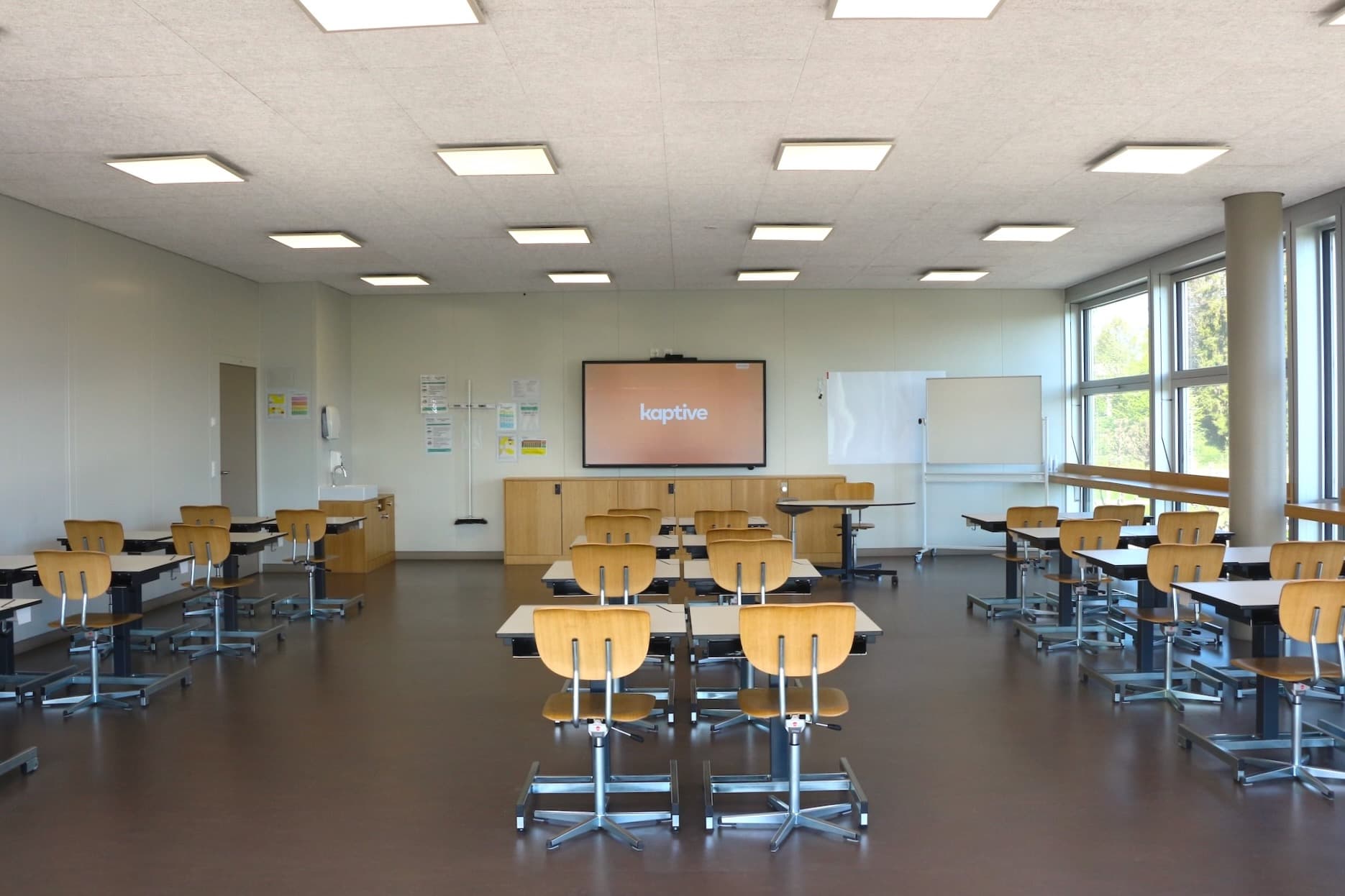 Evacuation screen in classroom